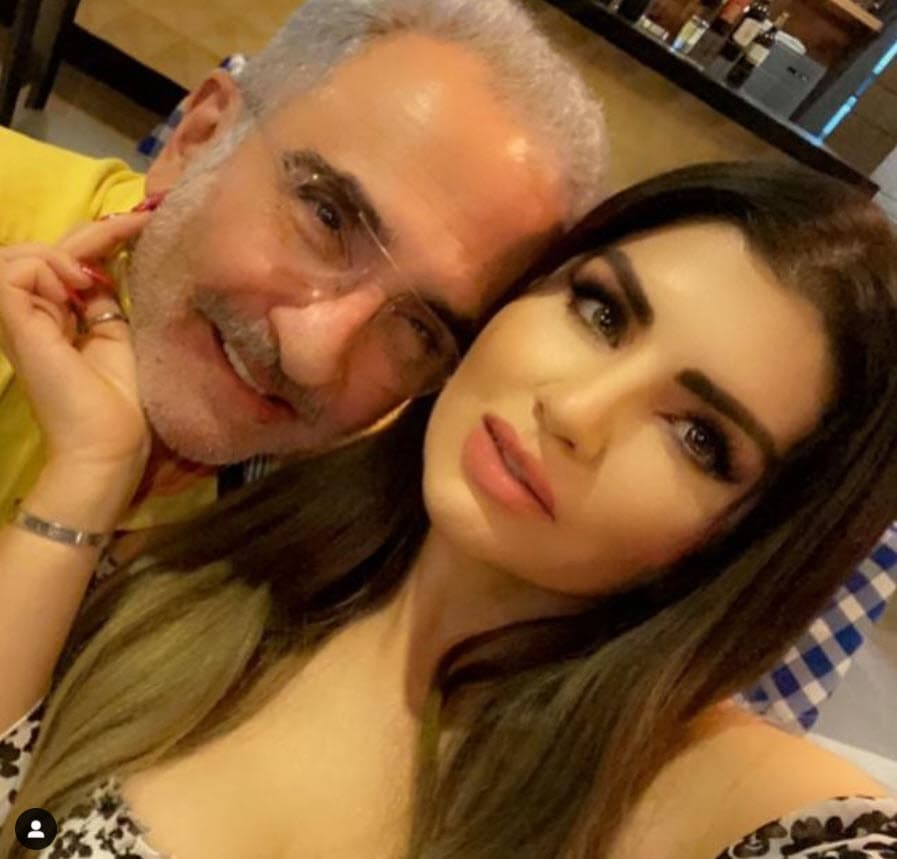 "La verdad es que soy muy vaga", admitió, "quiero aclarar, porque no quiero que piense la gente que Vicente es mi patrocinador ni mucho menos:
<b> mi familia y yo pagamos nuestros viajes</b>. Él llegó allá y pagó sus gastos".
<br>