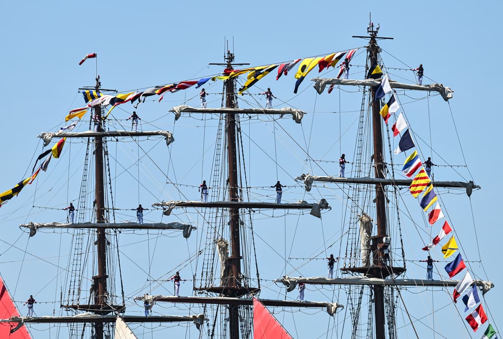 El sindicato BAP de Perú participa en el desfile naval Sail4th 250 en el río Hudson de la ciudad de Nueva York el sábado 4 de julio de 2026. (Foto de Evan Agostini/Invision/AP)