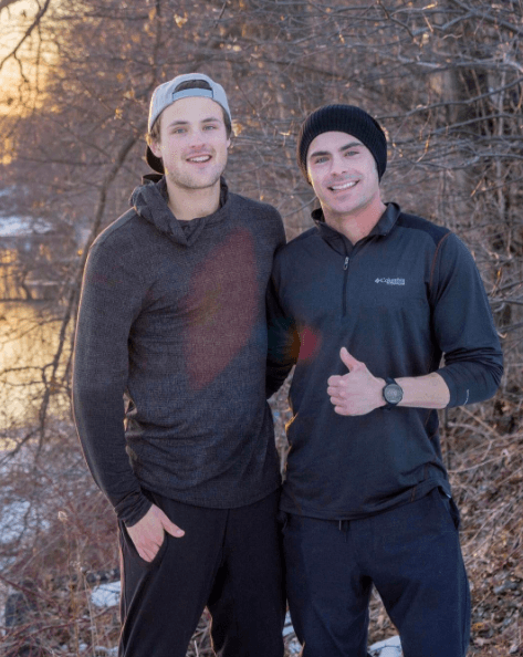 Es el hermano menor del actor Zac Efron.