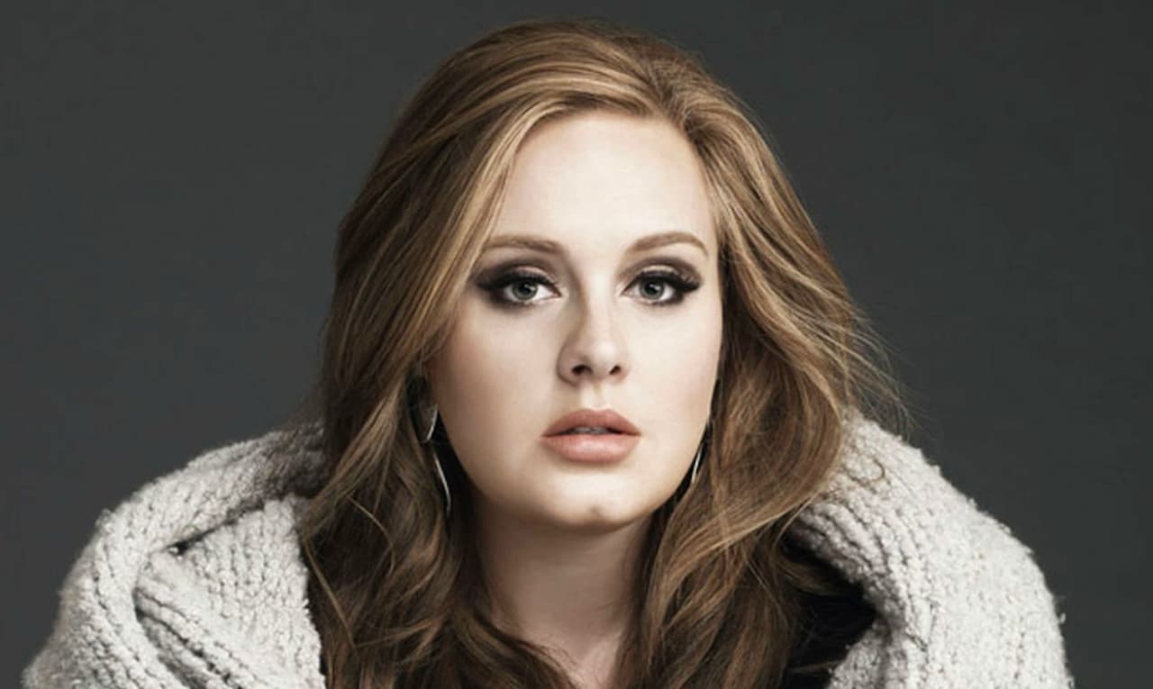 ¡A Adele la traiciona el sonido en pleno concierto!