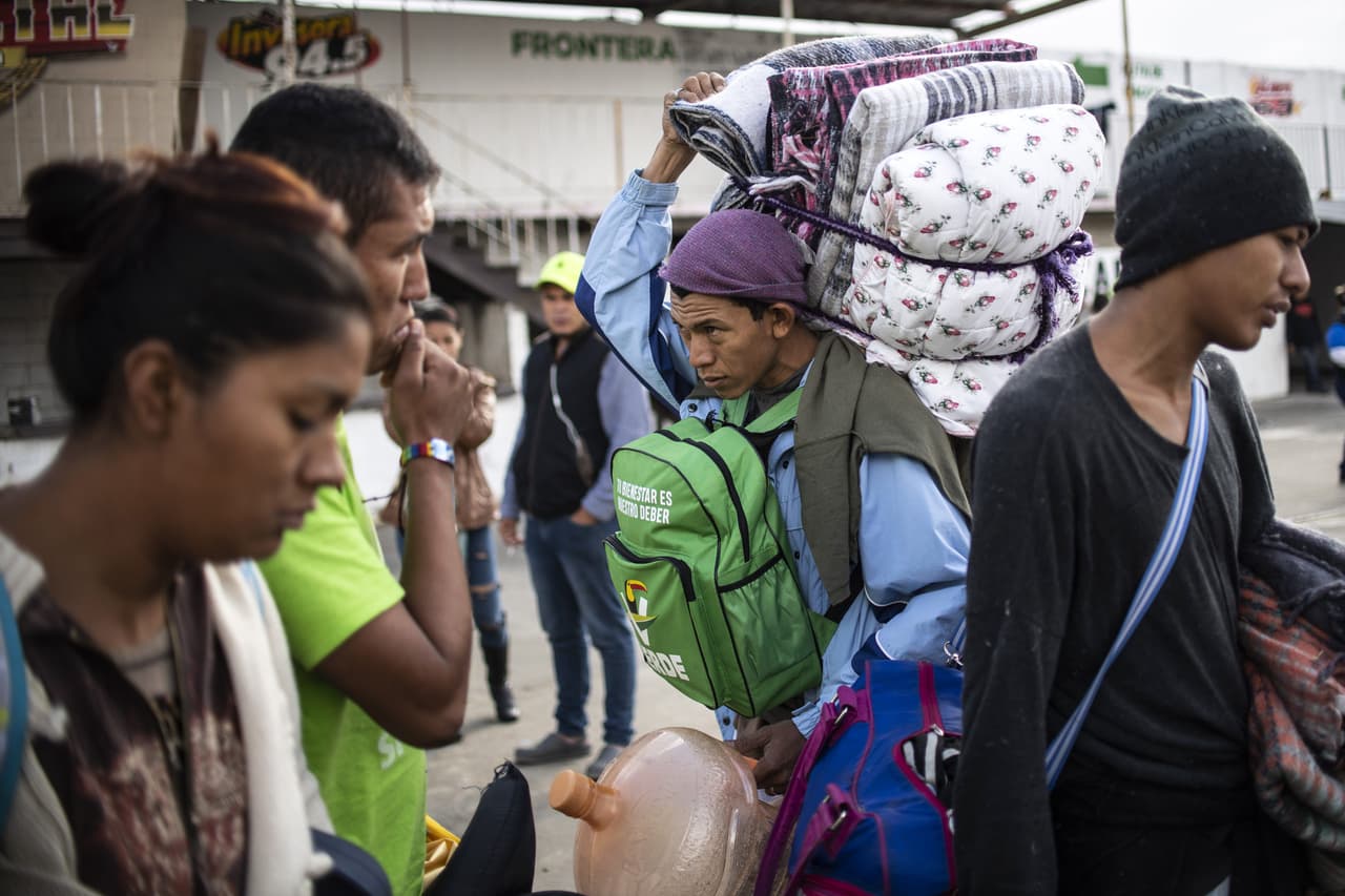 Central American migrants -mostly from Honduras- traveling in a caravan to the United States, look for a place after being relocated at a new temporary shelter in east Tijuana, Baja California State, Mexico, in the border with the US on November 30, 2018. (Photo by PEDRO PARDO / AFP) (Photo credit should read PEDRO PARDO/AFP/Getty Images)