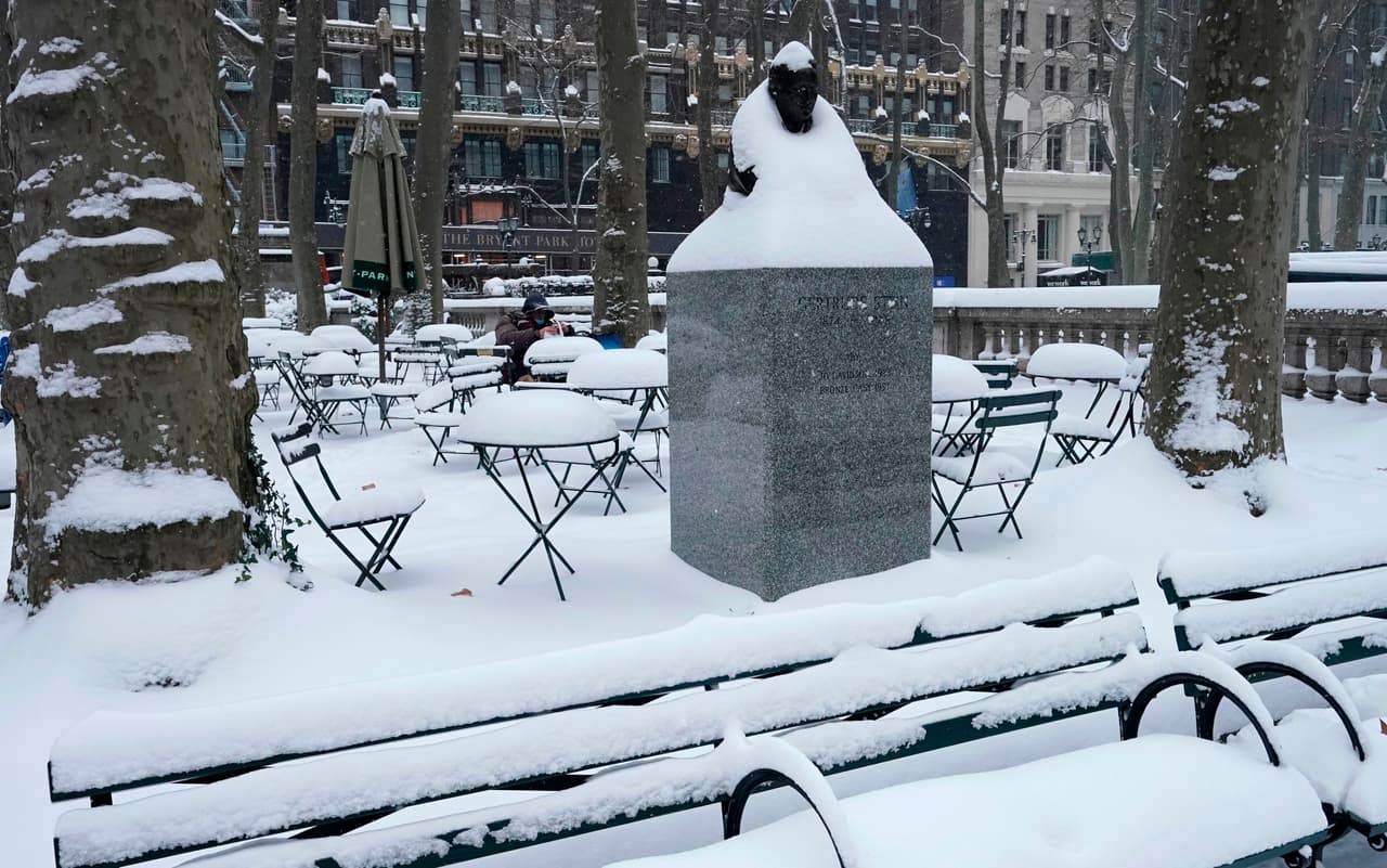 Esta mañana, el 
<b>Condado de Suffolk </b>amaneció con cerca de 8 pulgadas de nieve.
