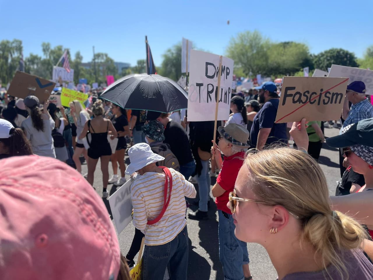 Entre las 
<b>consignas</b> pudieron leerse varias dirigidas directamente al presidente Donald Trump.