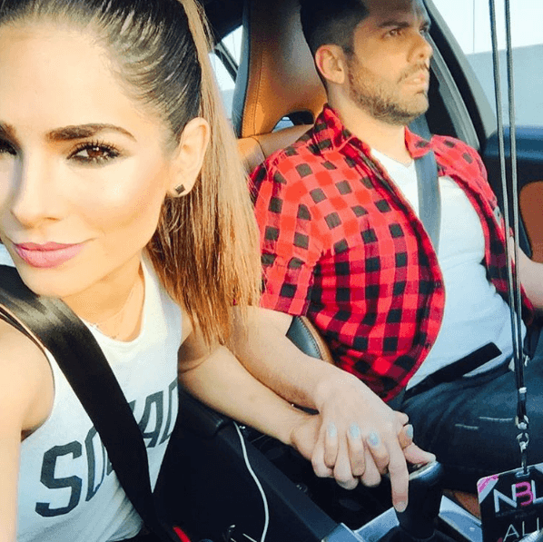 La ganadora de Nuestra Belleza Latina 2007 hace gala de que es una excelente copiloto al lado de su esposo, Aníbal Marrero.