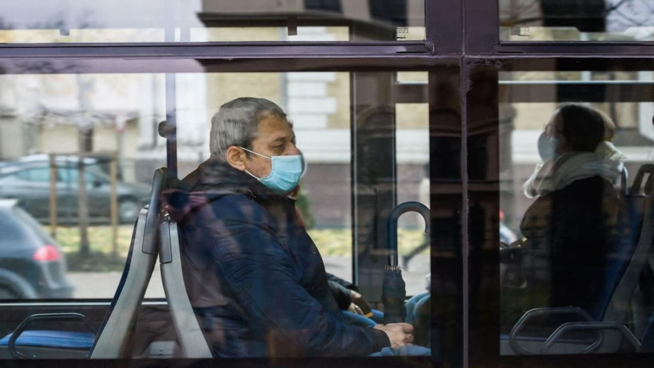 Coronavirus: ¿Sigue siendo efectivo el uso de las mascarillas en el transporte público?