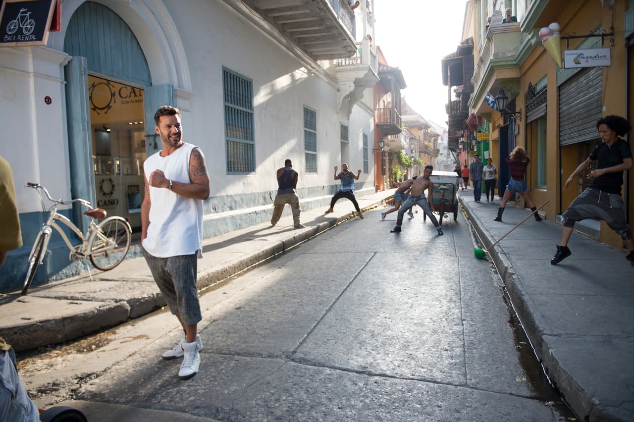 El video fue dirigido por Simón Brand y en el material se observa a Ricky Martin disfrutando de las coloniales calles de la ciudad.