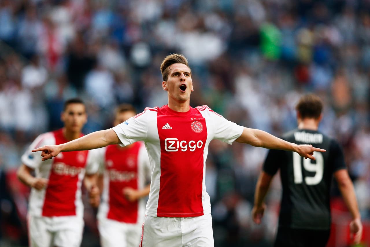 Ajax y Feyenoord mantienen su pugna en la liga holandesa