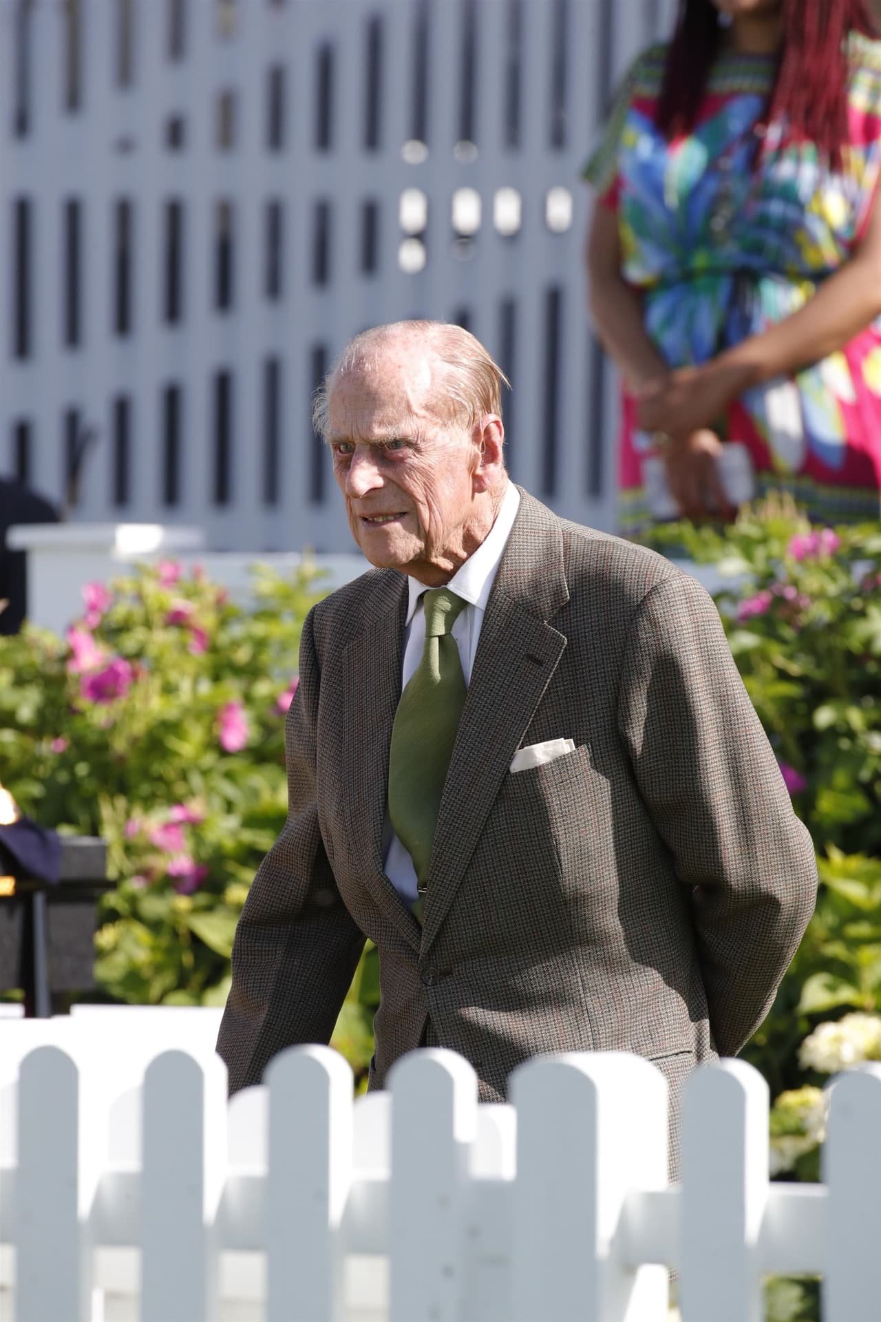 Si se sospecha que el príncipe Philip es responsable de provocar el accidente,
<b> podría enfrentar un proceso judicial por conducir sin el debido cuidado</b>, ni atención.