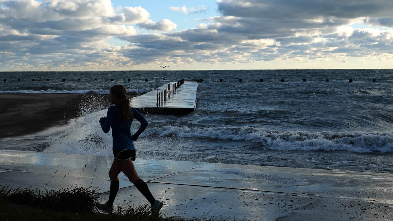 Las aguas del Lago Michigan son consideradas peligrosas para nadar por quinto día consecutivo
