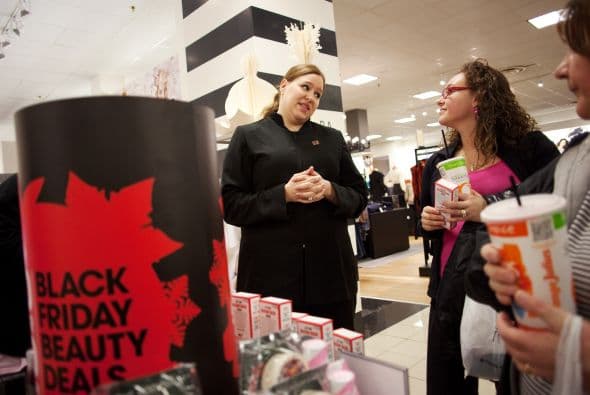 Este viernes, aunque las autoridades reportaron incidentes aislados en algunas tiendas, la jornada del llamado “Black Friday” transcurría acorde a las expectativas de los comerciantes.