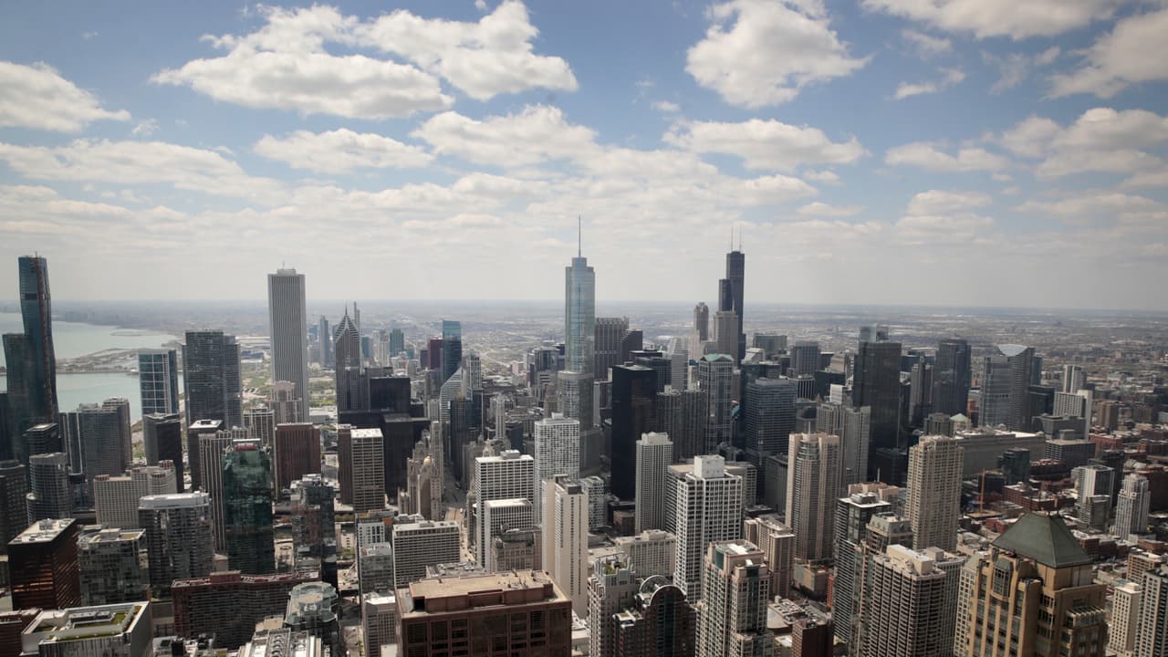 Fuerte viento y temperaturas confortables este viernes en el área de Chicago.