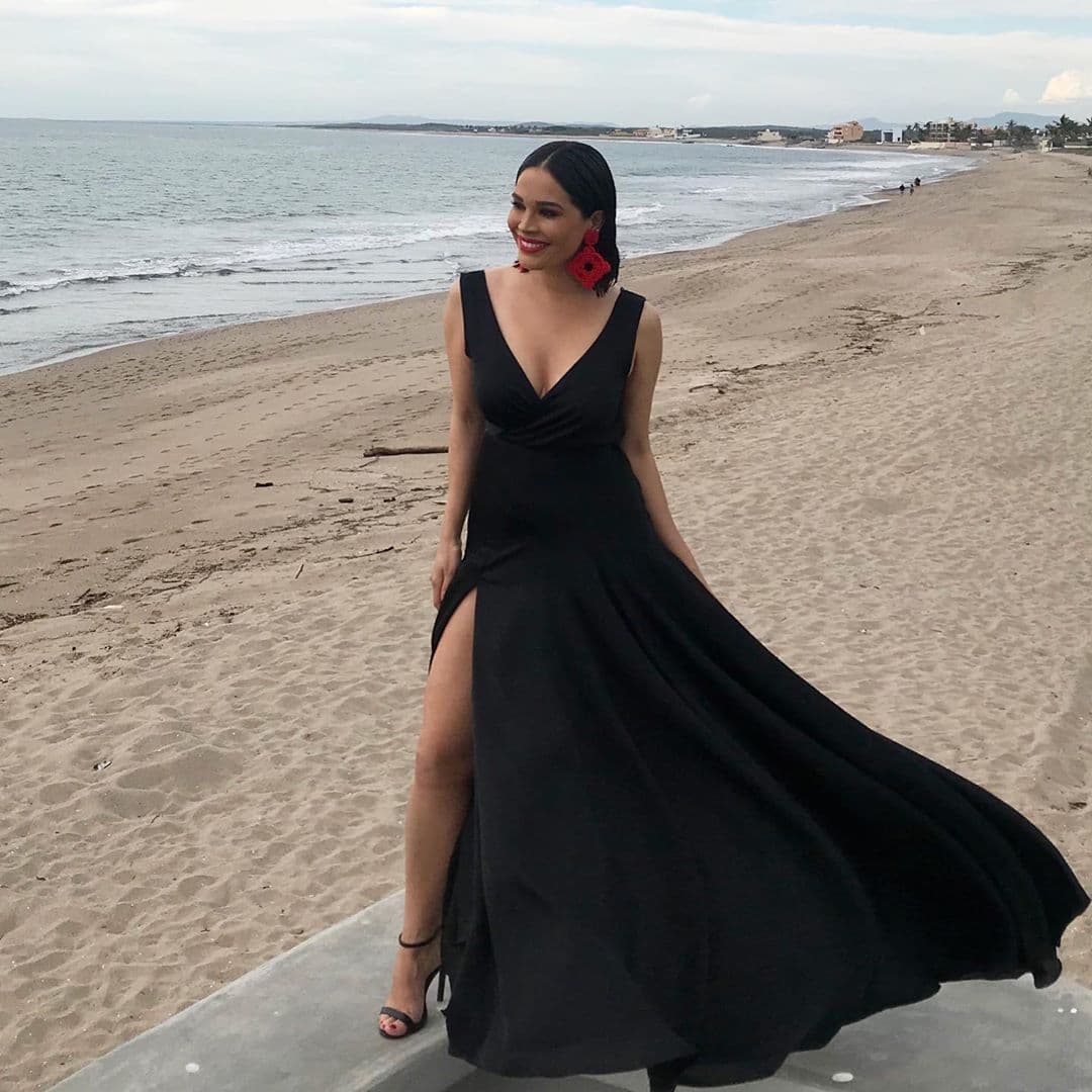 Karla Martínez cumple 44 años de edad y con esta serie de fotos la celebramos en su día.