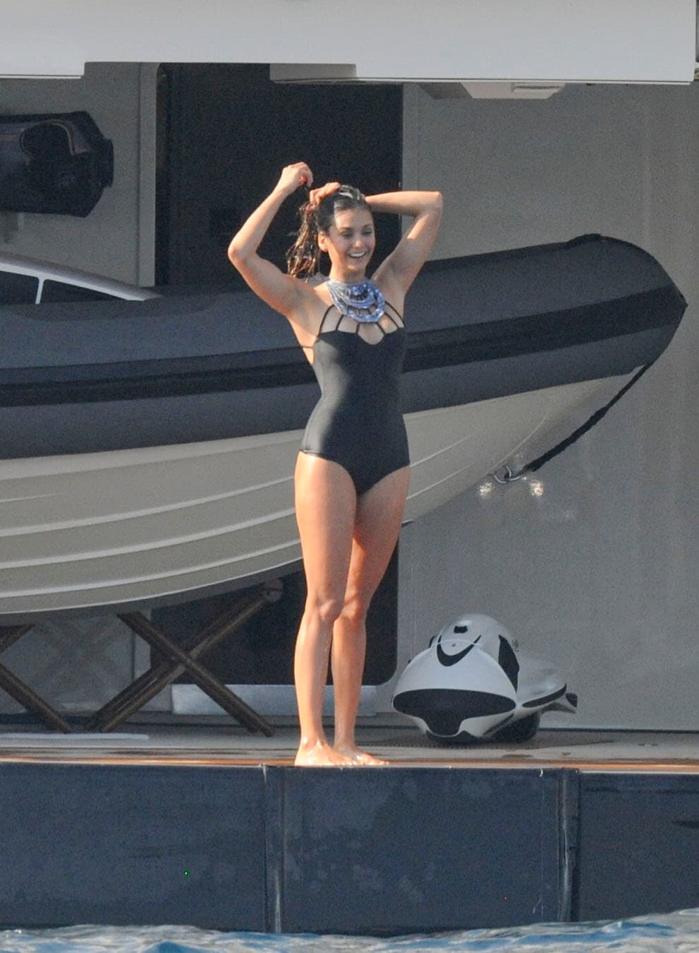 La actriz sigue disfrutando de sus vacaciones luciendo cuerpazo.