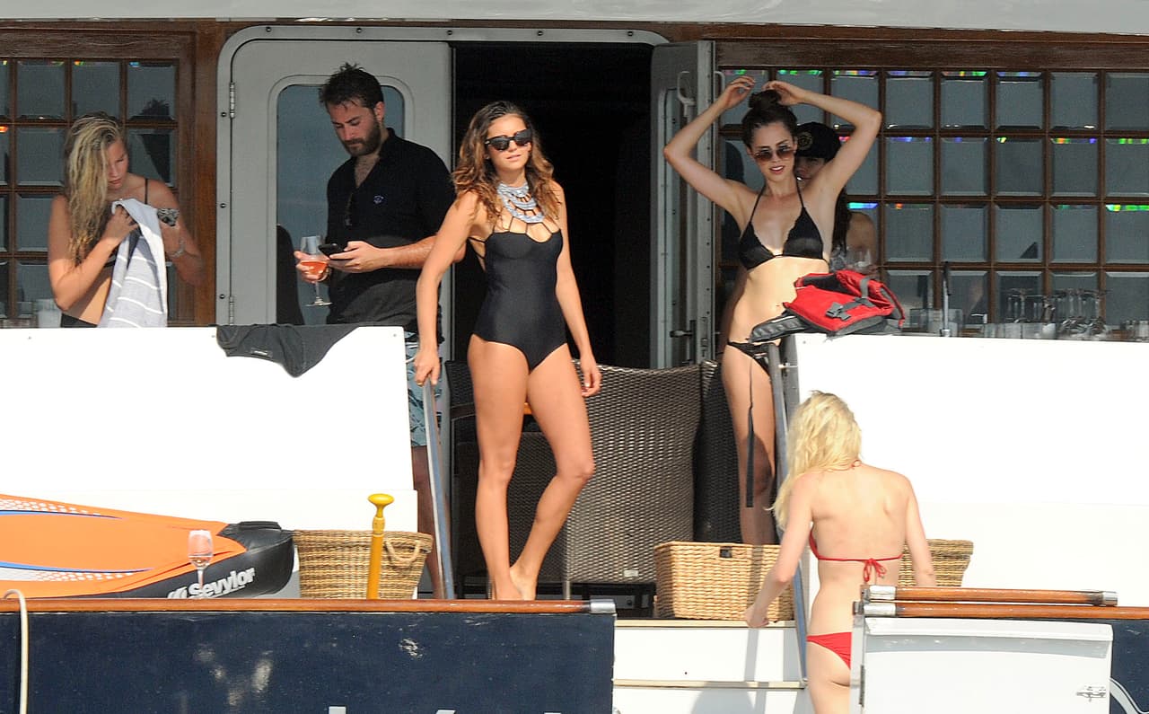 La actriz sigue disfrutando de sus vacaciones luciendo cuerpazo.