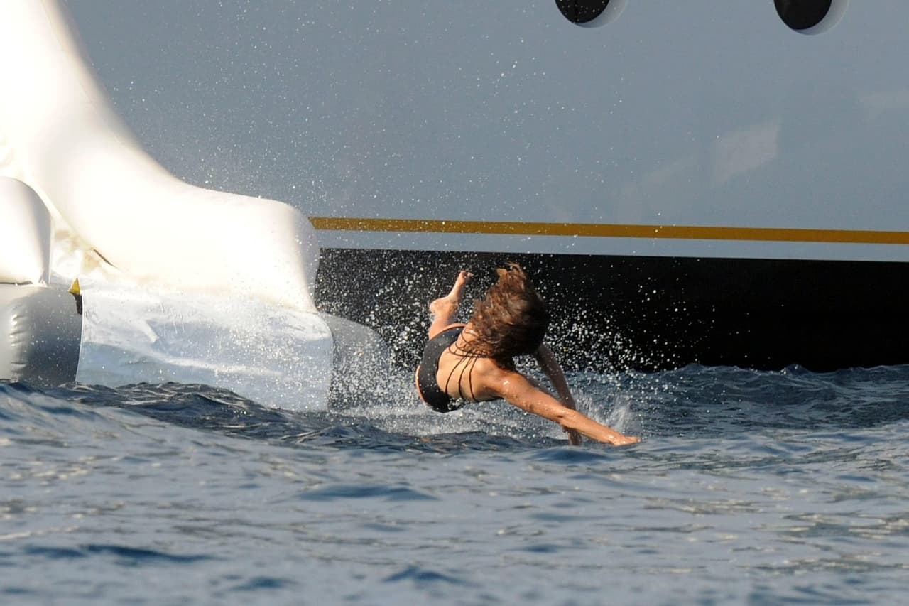 ¡Auch! Seguro esa caída le dolió.