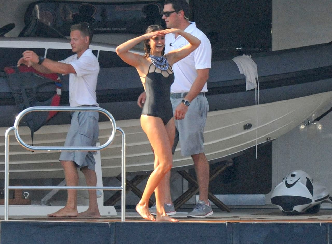 La actriz sigue disfrutando de sus vacaciones luciendo cuerpazo.