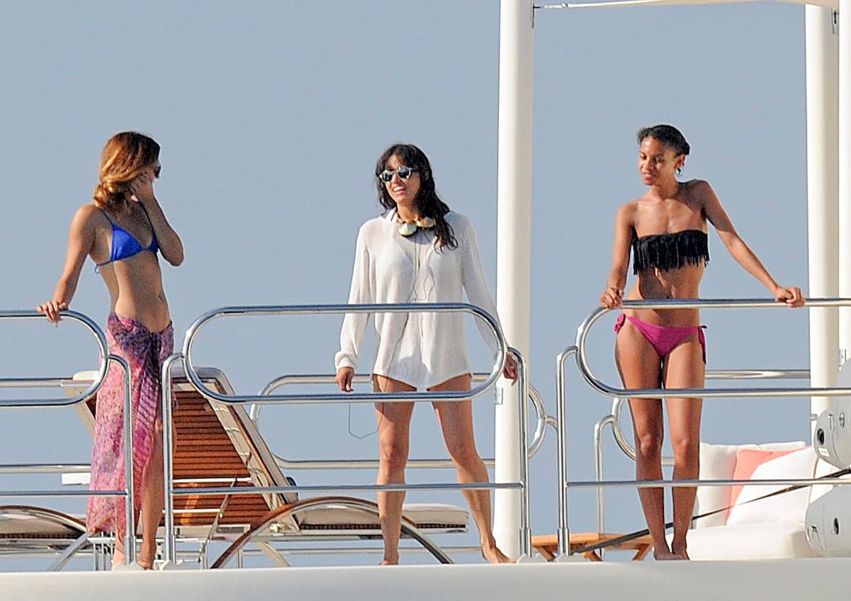 Michelle junto a otras amiguitas.