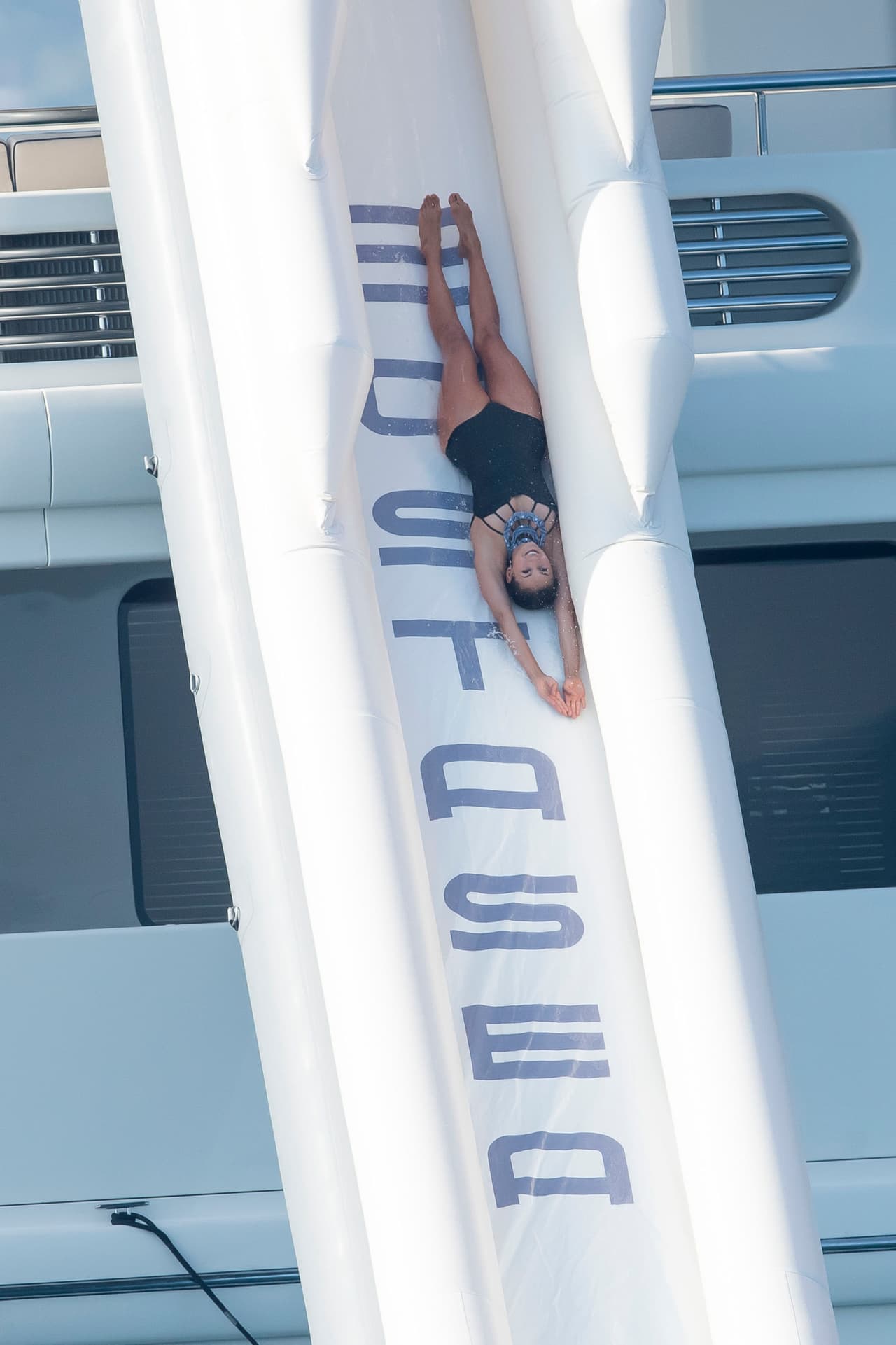 ¡Se lanzó de espaldas!