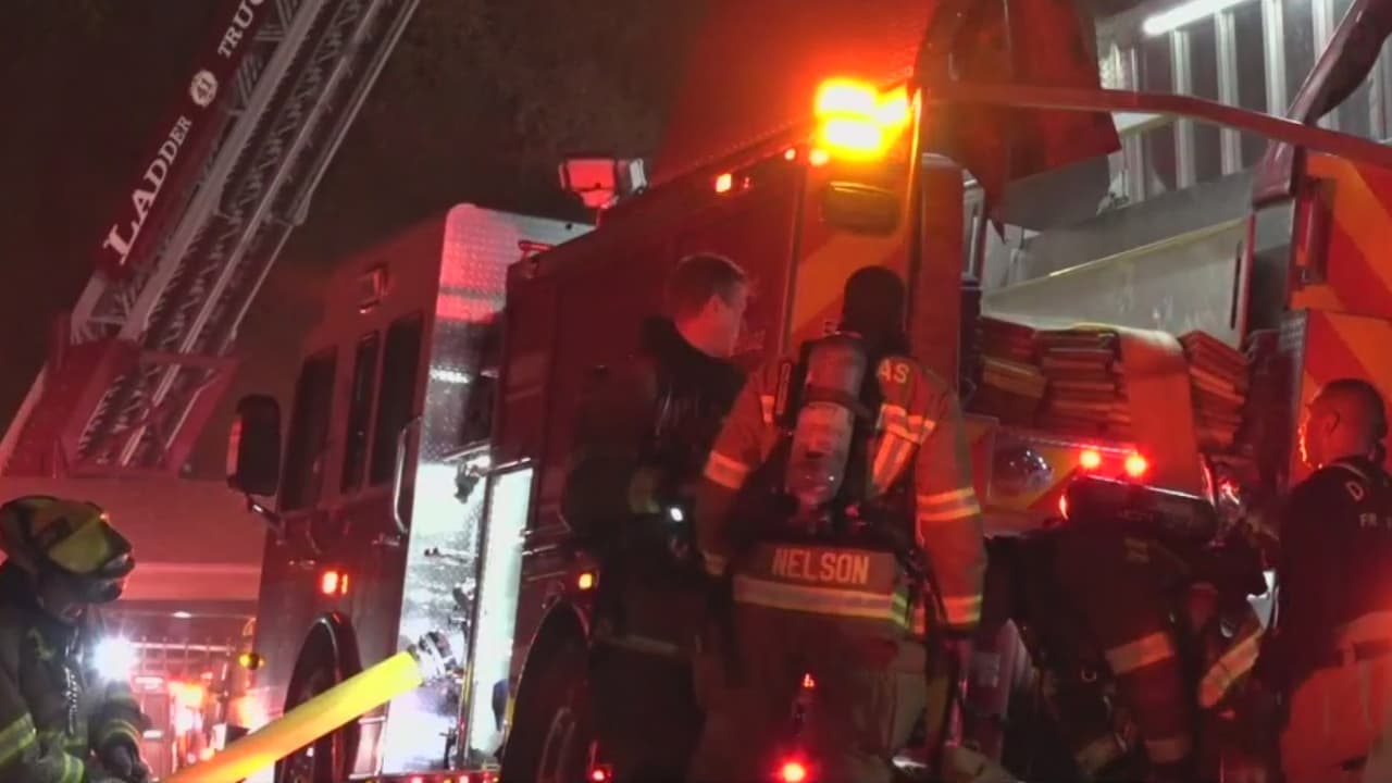 Un incendio afectó varias familias en un área residencial al norte de Dallas