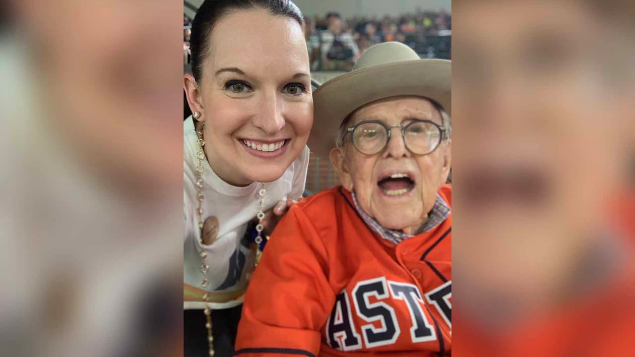 Peine cumplió 104 años el pasado 20 de octubre, un día después de que los Astros se clasificaran a la Serie Mundial.