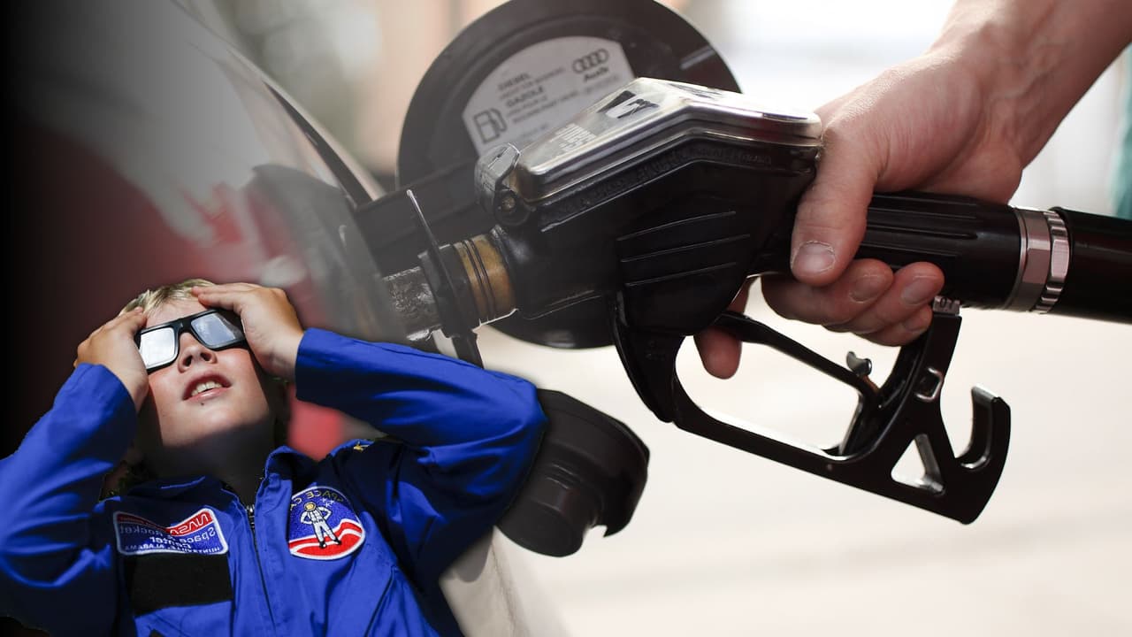 Consejos para el Eclipse Solar Total en Denton: Llenar el tanque de gasolina y prever fallas en el servicio celular