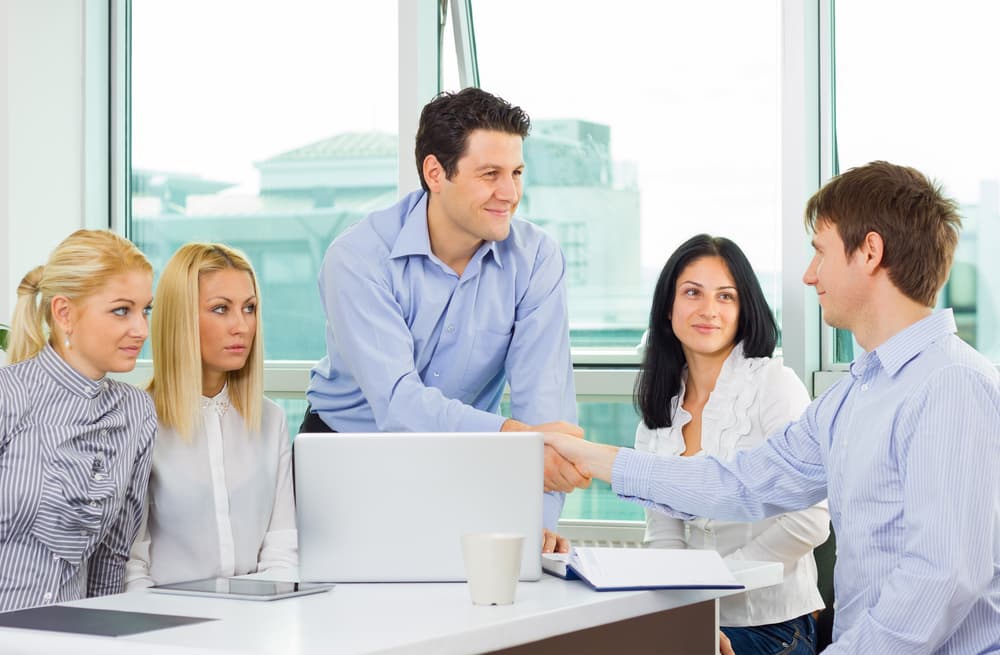 Aunque nosotros queramos restarle importancia a cosas así, la realidad es que cuando alguien nos desea mal, puede que su vibra nos llegue a afectar en muchos niveles y afectar no sólo nuestro rendimiento en el trabajo sino en nuestra salud, y eso es algo que definitivamente no vamos a aceptar.