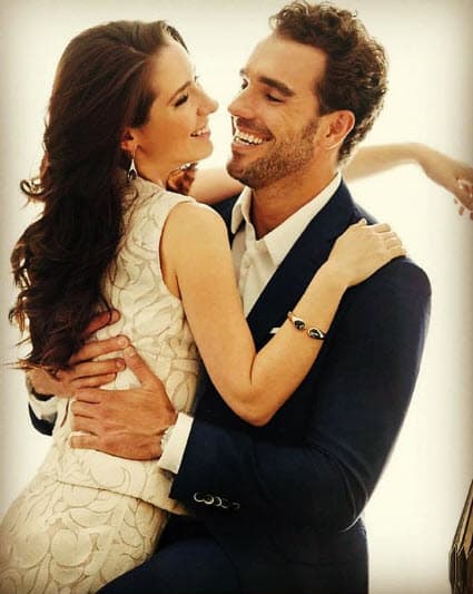 La pareja también dijo si le teme a una infidelidad dentro de su relación: "No, pues imagínate, si hubiera desconfianza qué mal la pasaríamos. No, eso es de la adolescencia, ya cuando uno crece tiene que madurar y ya eso ya no debe de existir, si quieres ser feliz, si la quieres pasar mal, pues sí", dijo la actriz.
<br>