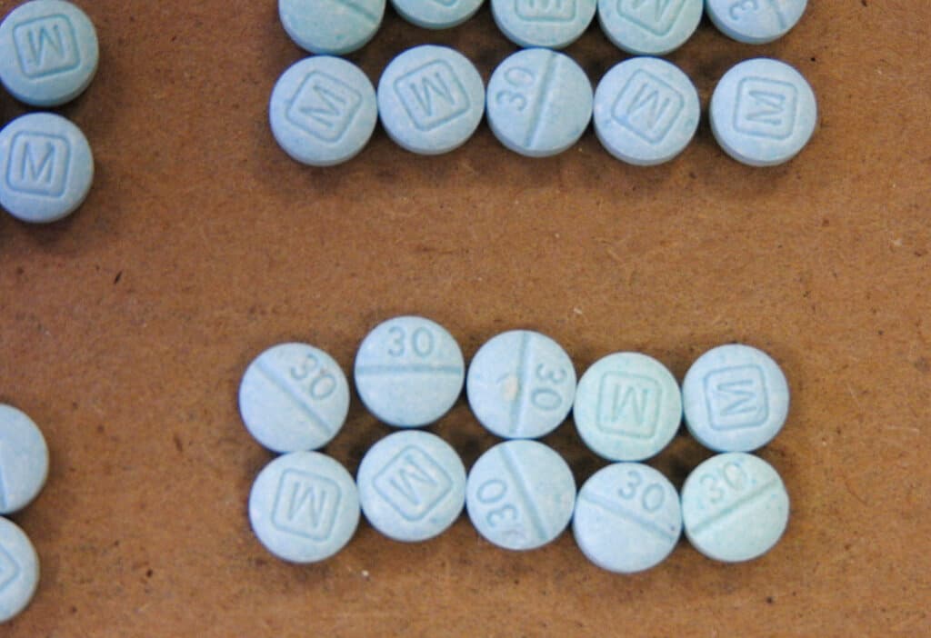 El reporte de la UCLA detalló que el consumo de droga entre adolescentes se mantuvo estable entre 2010 y 2020. Sin embargo, tras la declaración de la pandemia, las sobredosis mortales entre la población menor escaló hasta el primer semestre de 2021.