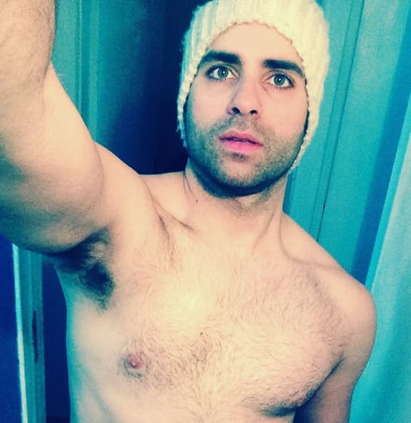 Si aún no conoces a Alan Slim este es el mejor momento para que te deleites la pupila. Alan nació en Mexicali y es psicólogo pero siempre tuvo la inquietud de la actuación; razón por la cual ingresó al Centro de Estudios Actorales de Televisa.