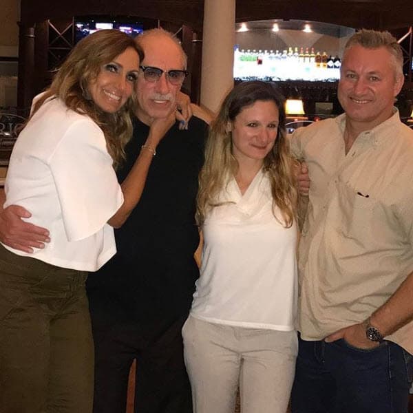 Además, confesó que antes de grabar este episodio tuvo que platicar con su padre y su hermano para contarles de lo que trataría el show.
<br>