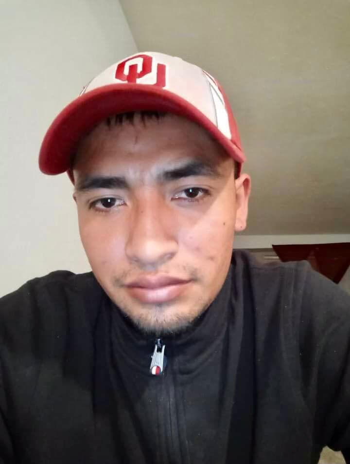 Rufina contó que el miércoles 7 de abril. Pedro estaba supuestamente sobre un andamio, trabajando en la ampliación de un negocio, cuando al parecer sufrió el accidente que le está robando la vida.