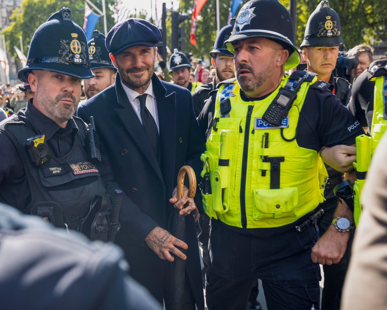 El funeral de Estado de la reina Isabel será transmitido este lunes 19 a través de la pantalla de 
<b>Univision</b> a partir de las 5:30 de la mañana (tiempo del este de EEUU) y en 
<b><a href="https://vix.com/es/canales/selectos/channel-callsign-frequancy-News-24-7?utm_medium=internal_referral&utm_source=univision&utm_campaign=breaking_news&utm_content=ed_entertainment&utm_term=slideshow" target="_blank">Univision Noticias 24/7, que puedes ver gratis aquí en ViX. </a></b>