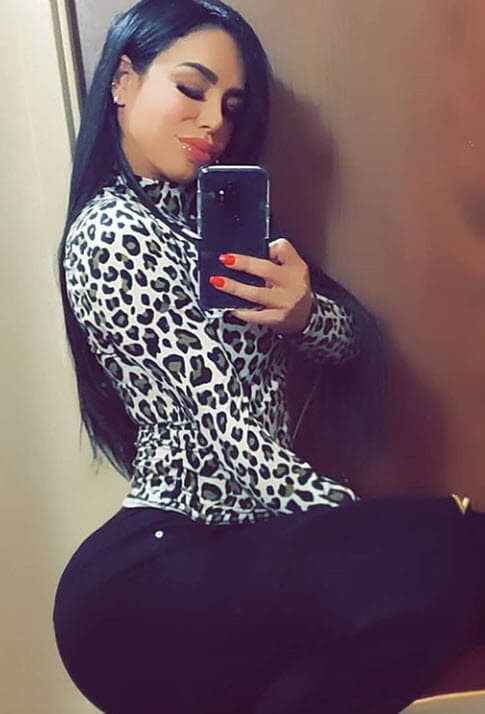 "Las críticas más feroces son de mujeres frustradas, que no pueden, les da miedo o 
<b><a href="https://www.univision.com/famosos/lis-vega-admite-haber-sido-infiel-y-pide-no-juzgar-su-relacion-con-un-hombre-17-anos-menor-fotos" target="_blank">viven en el yugo de la sociedad</a></b>, que sienten que ya se les pasó el tiempo o traen prejuicios o demonios", dijo en entrevista para el diario mexicano 
<b><a href="https://www.eluniversal.com.mx/espectaculos/lis-vega-ignora-las-criticas-de-frustradas" target="_blank">El Universal. </a></b>