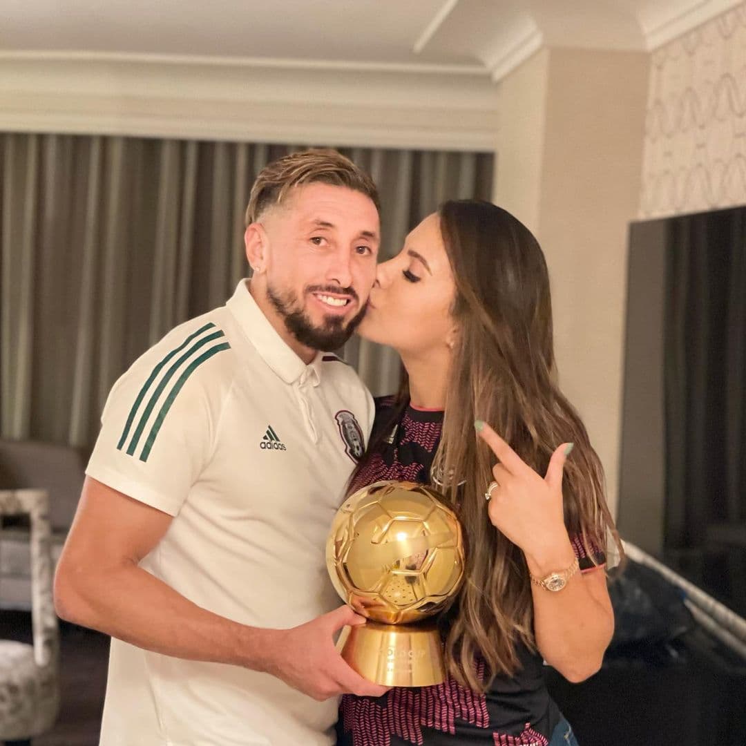 La pareja continúa su relación, aunque han tenido que sortear rumores de infidelidad por parte del deportista.
<br>