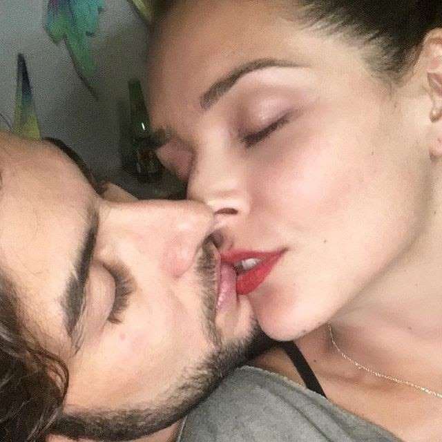 Todos pensábamos que su amor duraría por siempre, pues la pareja no se intimidaba y compartía imágenes muy amorosas con sus seguidores, aunque el amor se les terminó muy pronto.