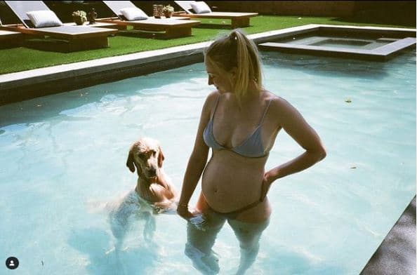 Sophie comenzó a salir con el cantante Joe Jonas en 2016, un año después se comprometieron y la boda fue celebrada en mayo de 2019. 
<a href="https://www.univision.com/famosos/sophie-turner-y-joe-jonas-ya-son-padres-acaba-de-nacer-su-primera-hija-fotos">Su primera hija, para ambos</a>, lleva el nombre de Willa Jonas.