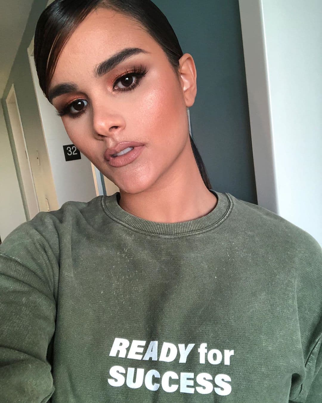 “No tengo Tinder, no creo en eso. Me gusta ver a las personas cara a cara”, comentó al pie de versión del reto viral.