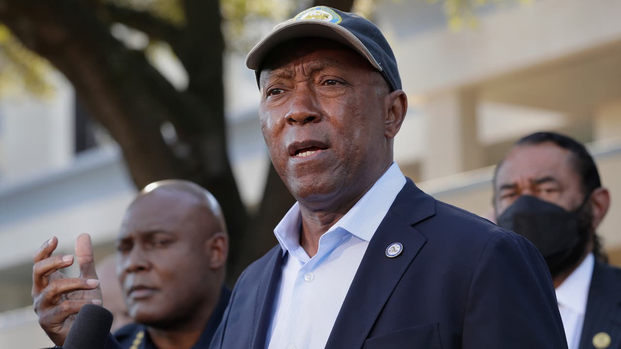 El alcalde de Houston, John Whitmire, 
<b>ha confirmado la muerte del <a href="https://www.univision.com/local/houston-kxln/muere-sylvester-turner-congresista-estadounidense-exalcalde-houston" target="_blank">Miembro de la Cámara de Representantes de los Estados Unidos, Sylvester Turner, durante la mañana del 5 de marzo. </a></b>
<br>