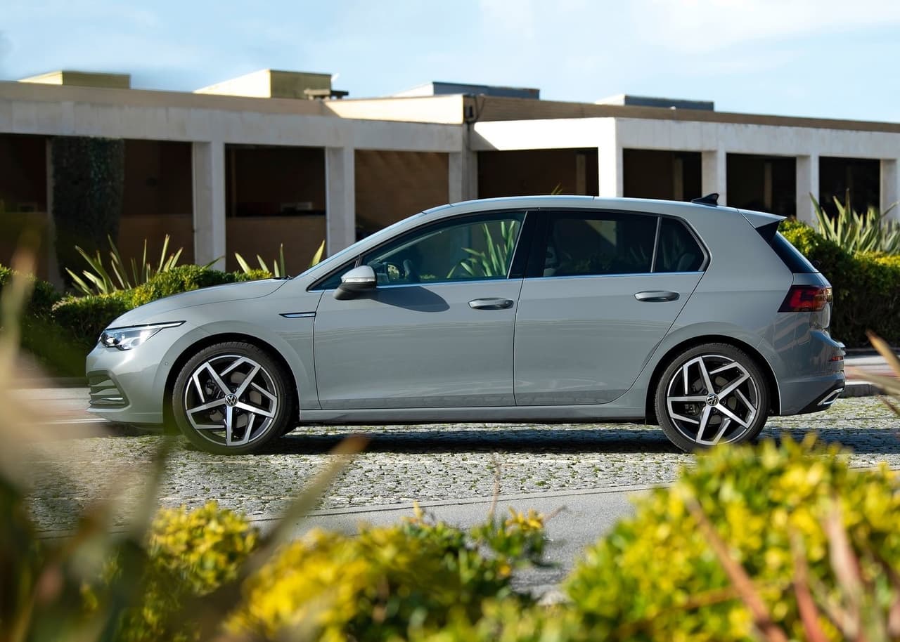 ¿Cuáles son los carros nuevos (no híbridos) más eficientes en EEUU?