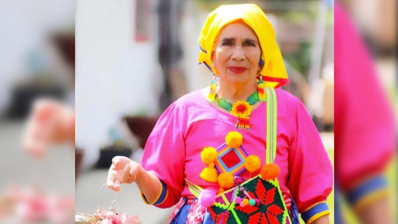 La familia celebró los 84 años de María Marcos Solorzano, y también aplaudieron el tesón de Doña Marcos.
<b>"Esta mujer se ha enfrentado a la tragedia, pero nunca ha perdido el entusiasmo por la vida, la fe en Dios y la personalidad divertida"</b>, escribió una de sus nietas al saludarla por su cumpleaños.