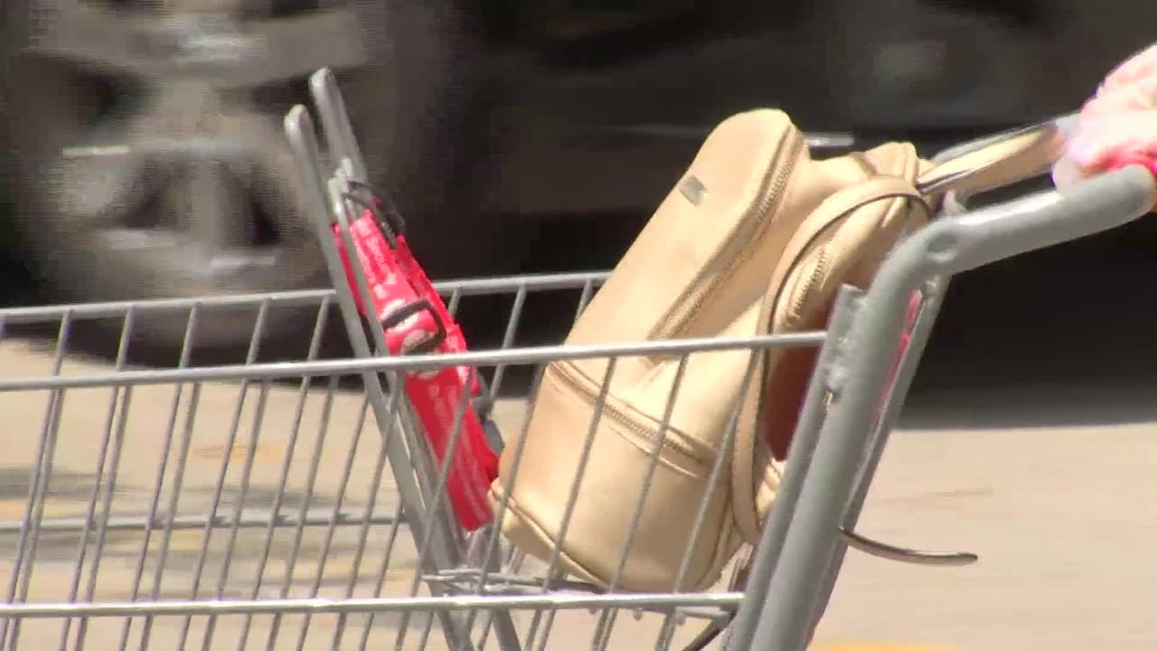 Siga estas medidas para evitar infectarse de coronavirus cuando lleve su bolso al mercado
