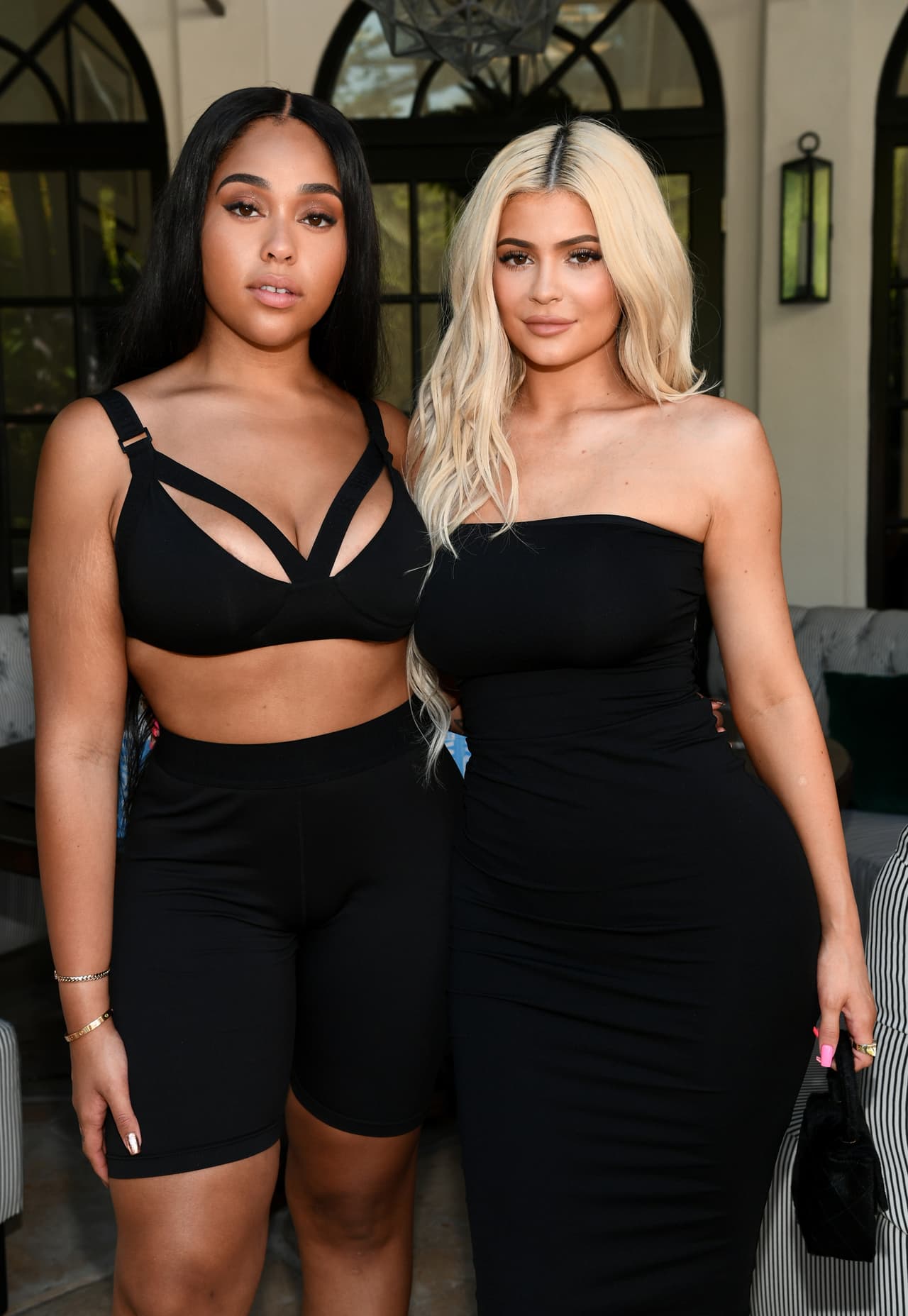 Fue todo un escándalo ya que, además, Jordyn Woods era 
<b><a href="https://www.univision.com/famosos/jordyn-woods-abandonaria-la-casa-de-kylie-jenner-tras-ser-acusada-de-la-ruptura-de-khloe-kardashian-y-tristan-fotos" target="_blank">una de las mejores amigas de Kylie Jenner</a></b>, media hermana de Khloé Kardashian. 
<br>