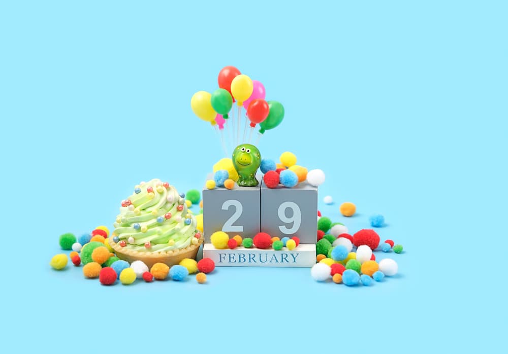 Lo cierto es que quienes nacieron un 29 de febrero se ven obligados a celebrar su cumpleaños el día antes si quieren comer pastel y esperar cuatro años para estar en su día.