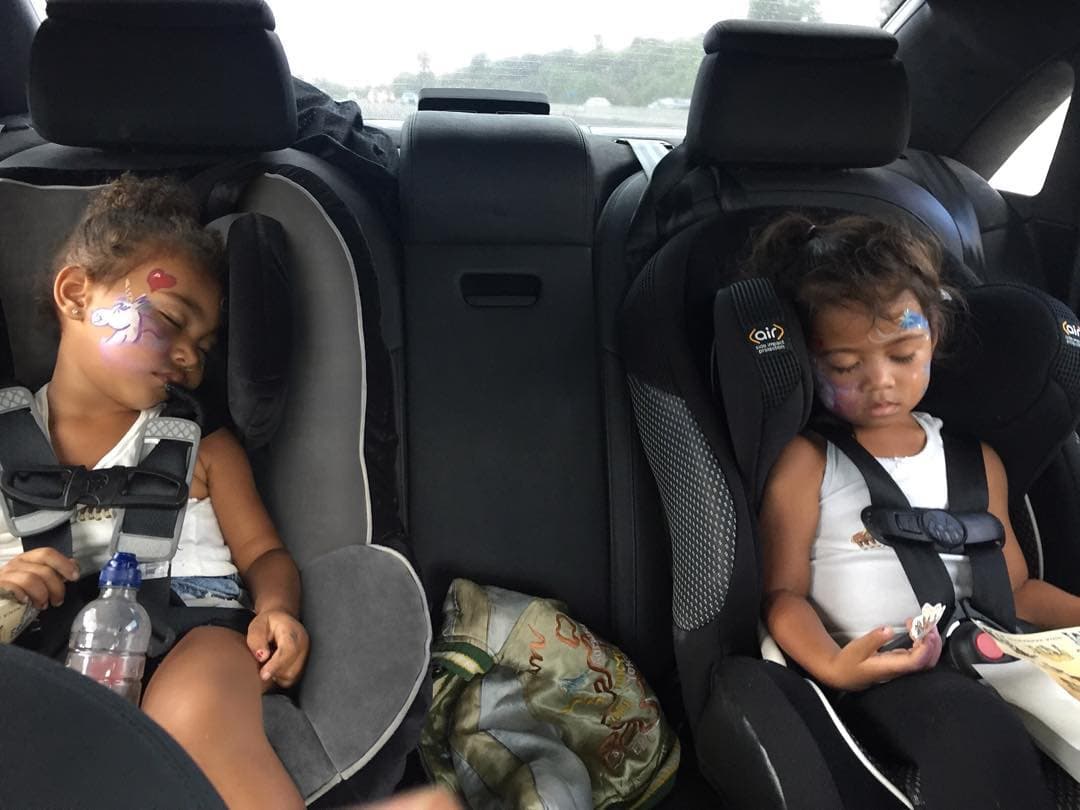 La esposa de 
<b>Kanye West</b> reveló que su deseo de tener otro bebé nació cuando se dio cuenta de que su vida podría terminar luego del 
<b><a href="http://www.univision.com/entretenimiento/television/por-favor-tengo-familia-no-me-manten-kim-kardashian-revive-los-detalles-de-su-robo-en-paris" target="_blank">robo que sufrió en París</a></b>.
<br>