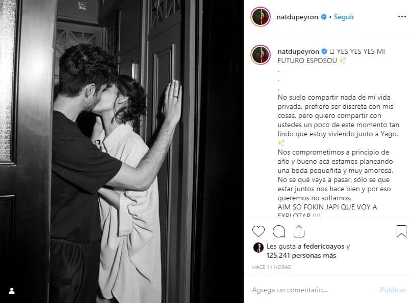Con la publicación de esta imagen, Natasha escribió: “Sí, sí, sí, mi futuro esposo. No suelo compartir nada de mi vida privada, prefiero ser discreta con mis cosas, pero quiero compartir con ustedes un poco de este momento tan lindo que estoy viviendo junto a Yago”. 
<br>