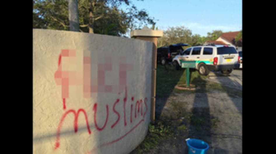 Vandalizan escuela musulmana y difunden mensajes antisemitas en Cooper City