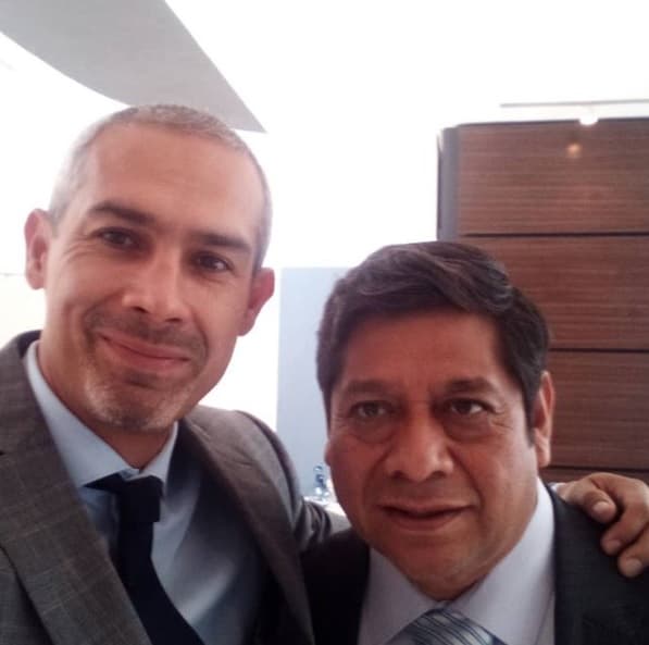 "Realmente no sé qué pasó porque yo estaba abajo y cayeron. Los vi tirados. Tengo entendido que uno perdió el equilibrio y se agarró del otro actor. Lamentablemente, un 
<b>accidente bastante feo</b>. Me siento mal porque ellos no debían haber caído de esa manera", explicó.