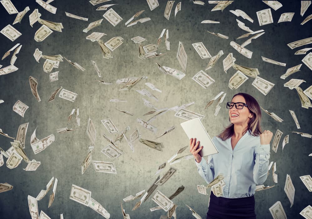 Hacia mediados del mes vas a redescubrirte, verás capacidades dentro de ti que los demás ni siquiera habían visto, y cuando las pongas a funcionar te darán el dinero que tanta falta te ha hecho en estos momentos de crisis.
<br>