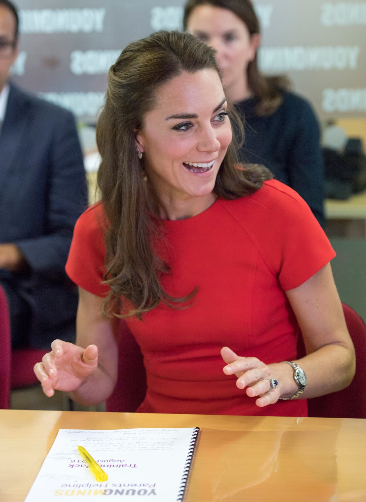 Es un centro que ofrece ayuda telefónica a gente con crisis de salud mental.