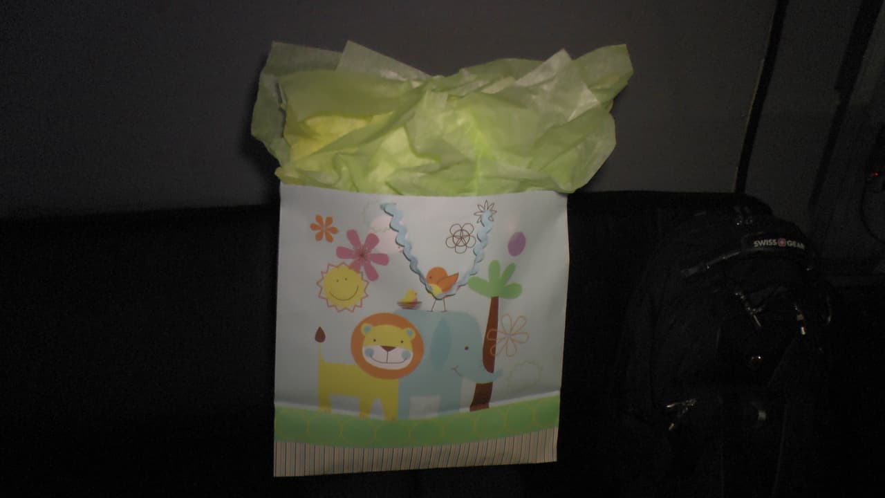 Lourdes compartió la noticia con sus compañeros de trabajo.